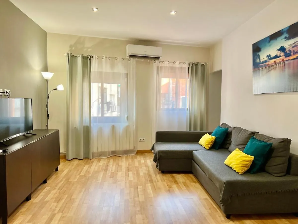 Comfortable Renovated Flat, Wifi! Badalona 0*,  España